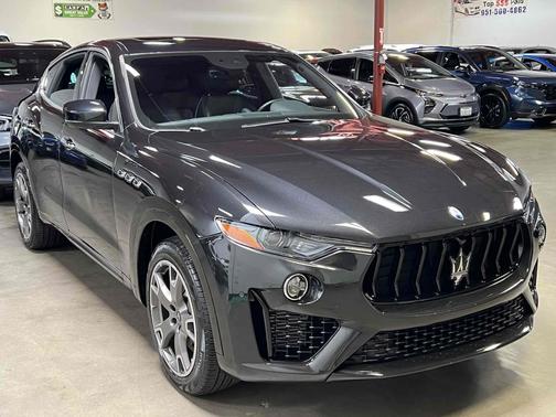 Nero Ribelle Metallic 2023 Maserati Levante Modena