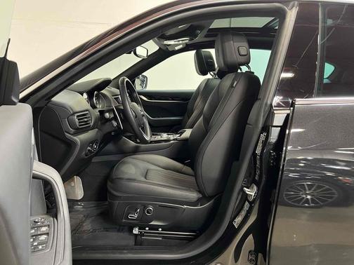 Nero Ribelle Metallic 2023 Maserati Levante Modena