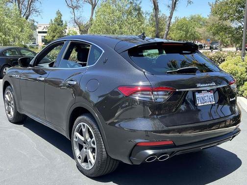Nero Ribelle Metallic 2023 Maserati Levante Modena