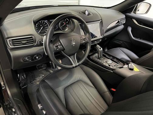 Nero Ribelle Metallic 2023 Maserati Levante Modena