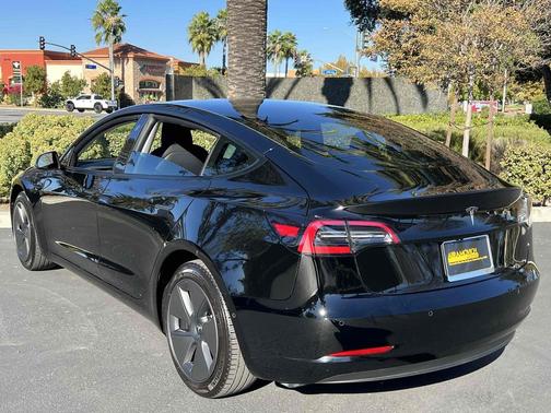 2022 Tesla Model 3 Standard Range