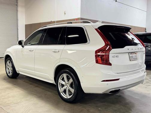 Ice White 2018 Volvo XC90 T6 Momentum
