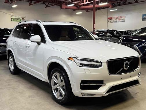 Ice White 2018 Volvo XC90 T6 Momentum