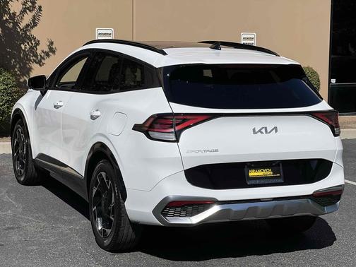 Glacial White Pearl 2023 Kia Sportage SX-Prestige