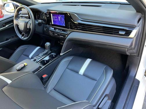 Ice Cap 2025 Toyota Camry LE