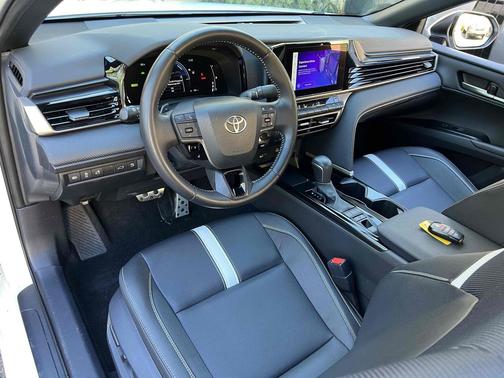 Ice Cap 2025 Toyota Camry LE