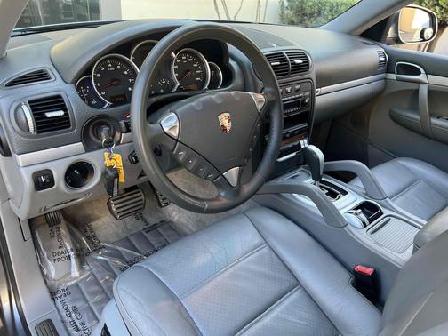 2004 Porsche Cayenne S