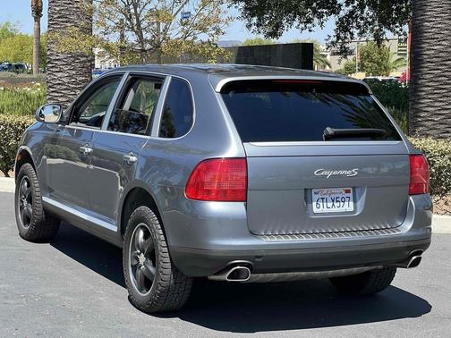 2004 Porsche Cayenne S