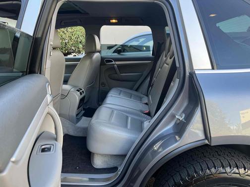 2004 Porsche Cayenne S