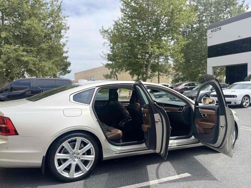 Luminous Sand Metallic 2018 Volvo S90 T6 Inscription