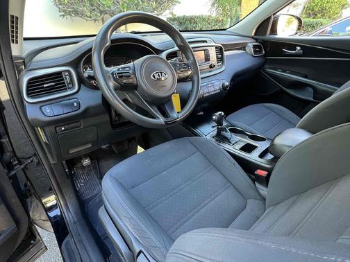 Ebony Black 2016 Kia Sorento LX