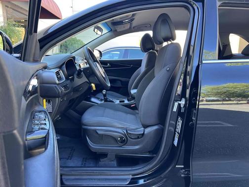 Ebony Black 2016 Kia Sorento LX