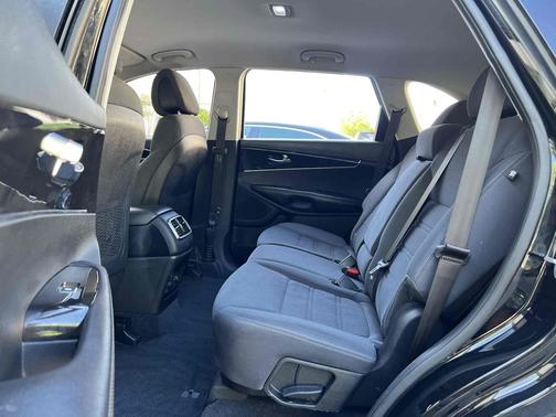 Ebony Black 2016 Kia Sorento LX