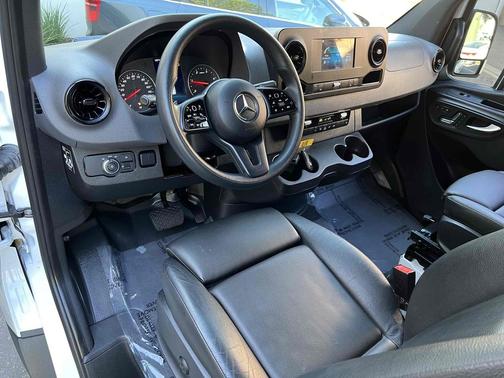 Arctic White 2022 Mercedes-Benz Sprinter 2500 High Roof