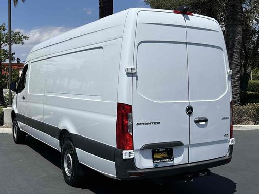 Arctic White 2022 Mercedes-Benz Sprinter 2500 High Roof