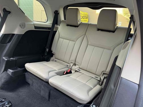 2020 Land Rover Discovery Landmark Edition