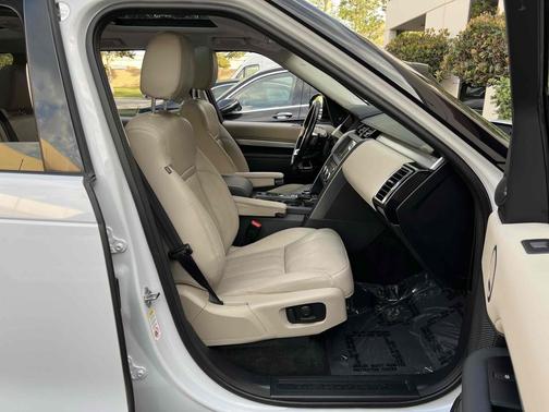 2020 Land Rover Discovery Landmark Edition