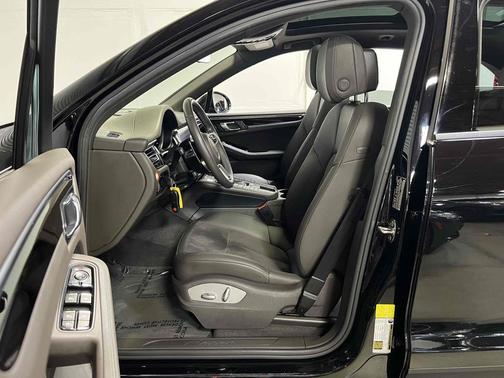 2019 Porsche Macan - PANORAMIC ROOF SYSTEM - PREMIUM PACKAGE