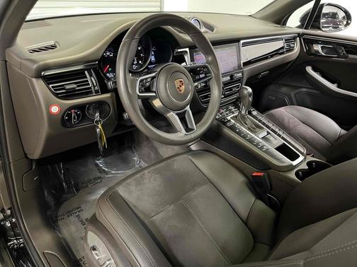2019 Porsche Macan - PANORAMIC ROOF SYSTEM - PREMIUM PACKAGE