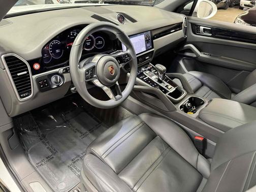 White 2019 Porsche Cayenne Cayenne