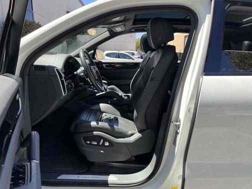 White 2019 Porsche Cayenne Cayenne