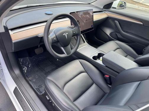 Pearl White Multi-Coat 2023 Tesla Model 3 Standard Range