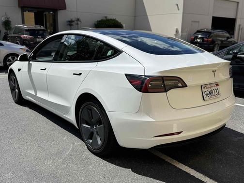 Pearl White Multi-Coat 2023 Tesla Model 3 Standard Range
