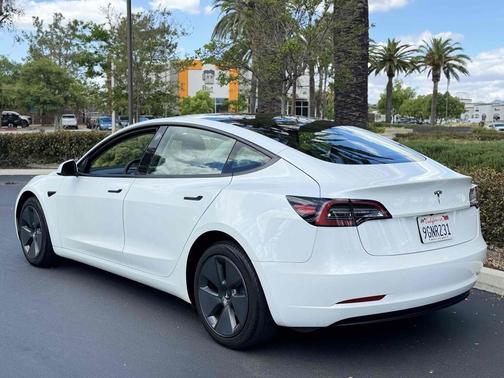 Pearl White Multi-Coat 2023 Tesla Model 3 Standard Range
