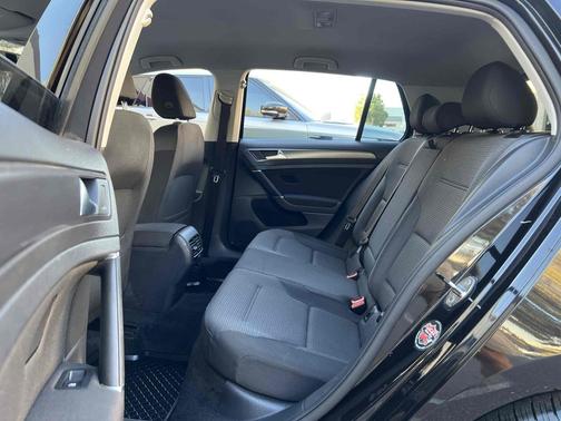 2018 Volkswagen e-Golf SE