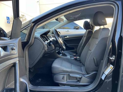 2018 Volkswagen e-Golf SE