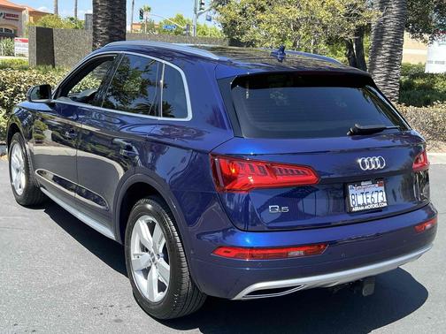Navarra Blue Metallic 2019 Audi Q5 45 Premium