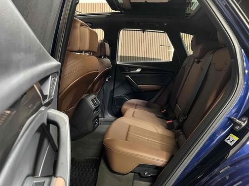 Navarra Blue Metallic 2019 Audi Q5 45 Premium