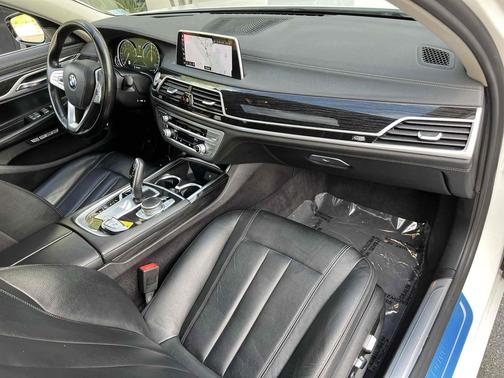 2018 BMW 740e xDrive iPerformance