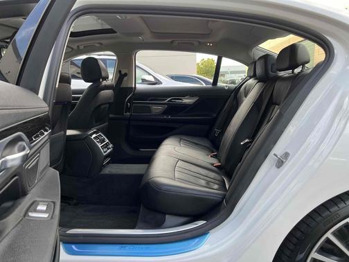 2018 BMW 740e xDrive iPerformance