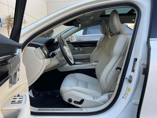 2019 Volvo S90 T5 Momentum