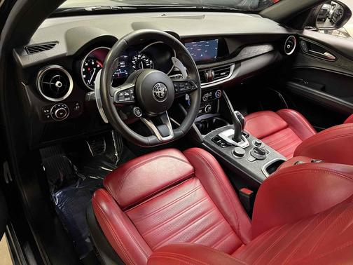 2023 Alfa Romeo Stelvio Sprint AWD