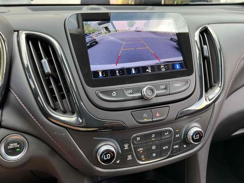 Iridescent Pearl Tricoat 2023 Chevrolet Equinox FWD RS