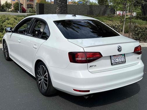 Pure White 2016 Volkswagen Jetta 1.8T Sport