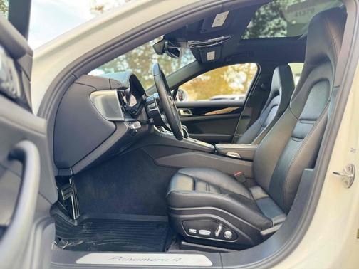 2020 Porsche Panamera 4