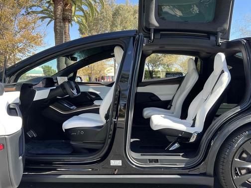 2022 Tesla Model X Dual Motor All-Wheel Drive
