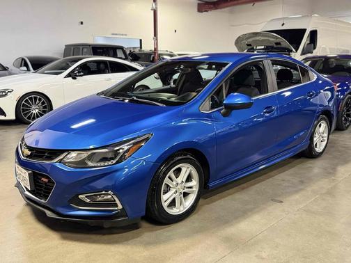 Kinetic Blue Metallic 2017 Chevrolet Cruze LT