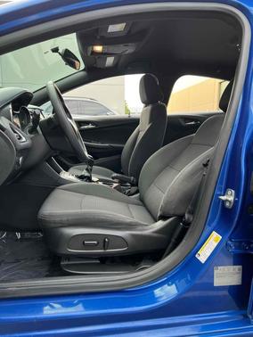 Kinetic Blue Metallic 2017 Chevrolet Cruze LT