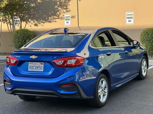 Kinetic Blue Metallic 2017 Chevrolet Cruze LT