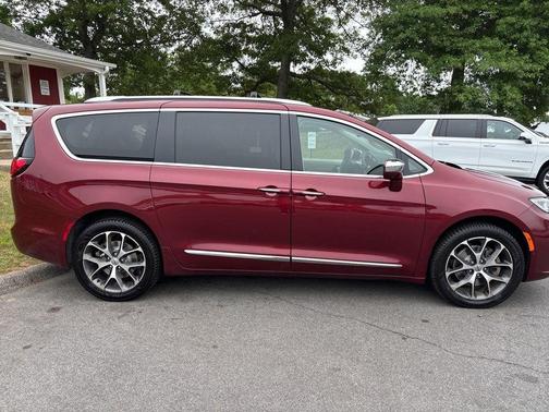 Velvet Red Pearlcoat 2021 Chrysler Pacifica Limited