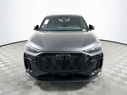 Daytona Gray pearl effect 2027 Audi SQ6 e-tron Sportback Premium Plus