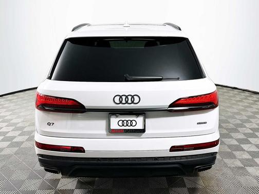 2025 Audi Q7 45 Premium Plus
