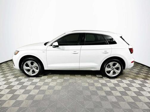 Glacier White Metallic 2023 Audi Q5 45 S line Premium Plus