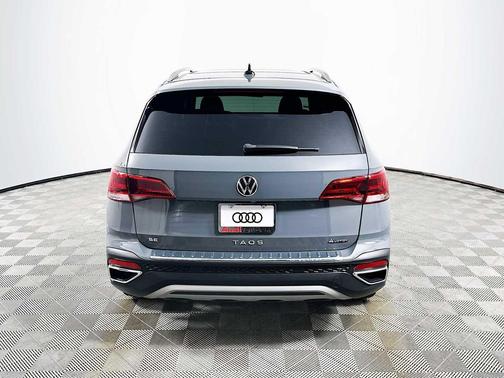 Pure Gray 2022 Volkswagen Taos 1.5T SE