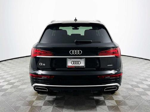 Mythos Black Metallic 2023 Audi Q5 45 S line Premium Plus