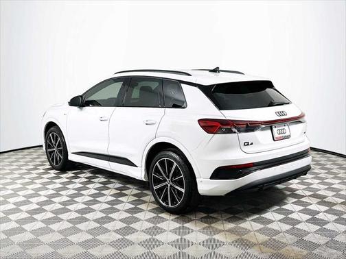 2022 Audi e-tron Premium Plus